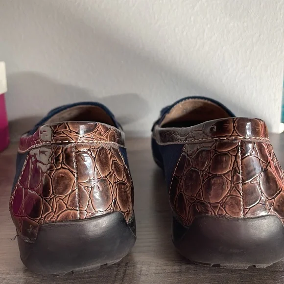 Naturalizer Canova Loafers Navy Suede with Brown Patent - Picture 5 of 9